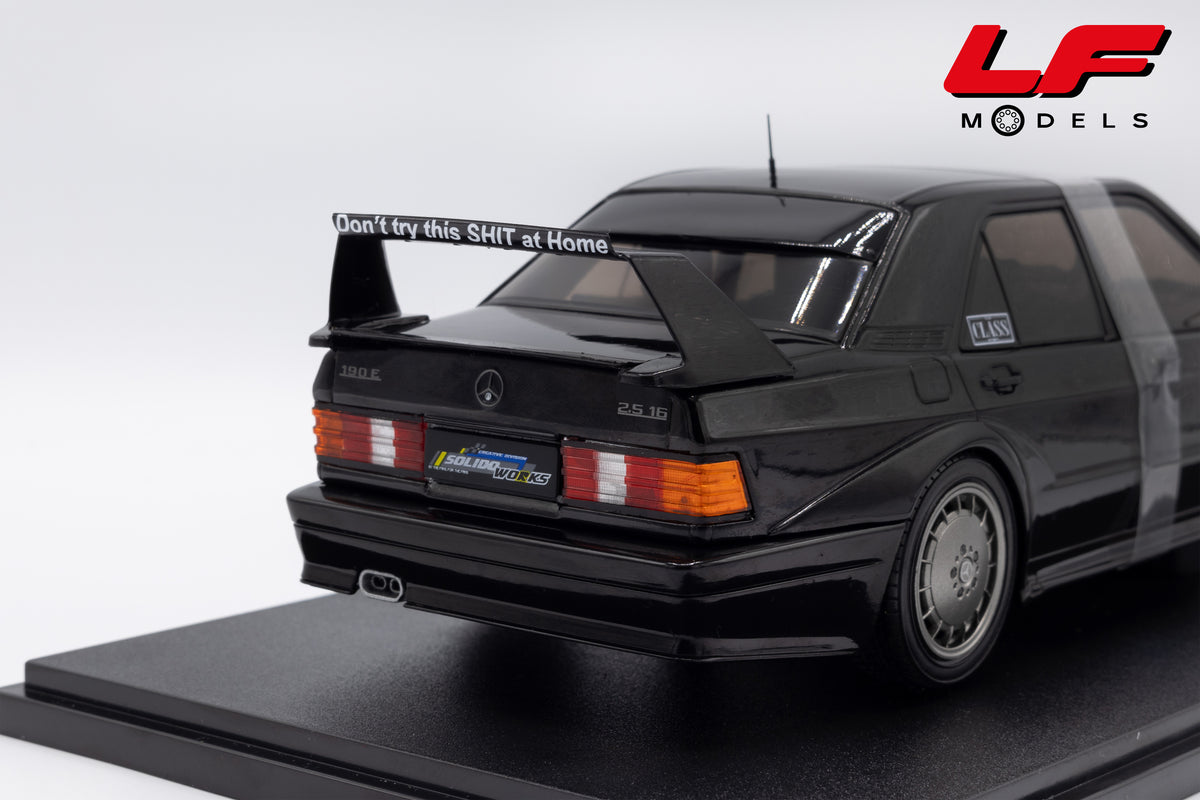 modellino mercedes 190 evo2 nero solido 1:18 1801012 vista posteriore