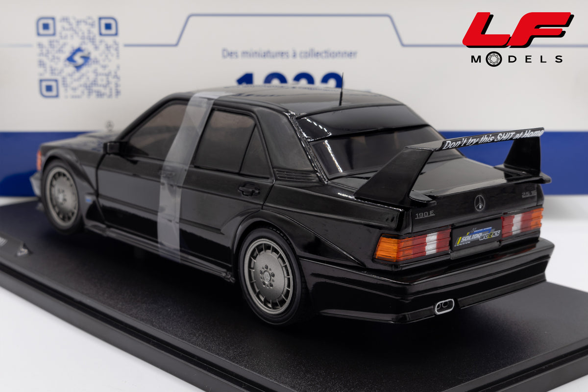 modellino mercedes 190 evo2 nero solido 1:18 1801012 vista posteriore