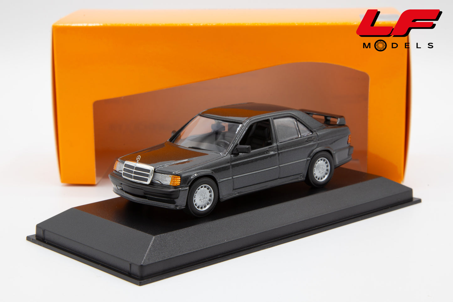 modellino mercedes 190e maxichamps 1:43 frontale