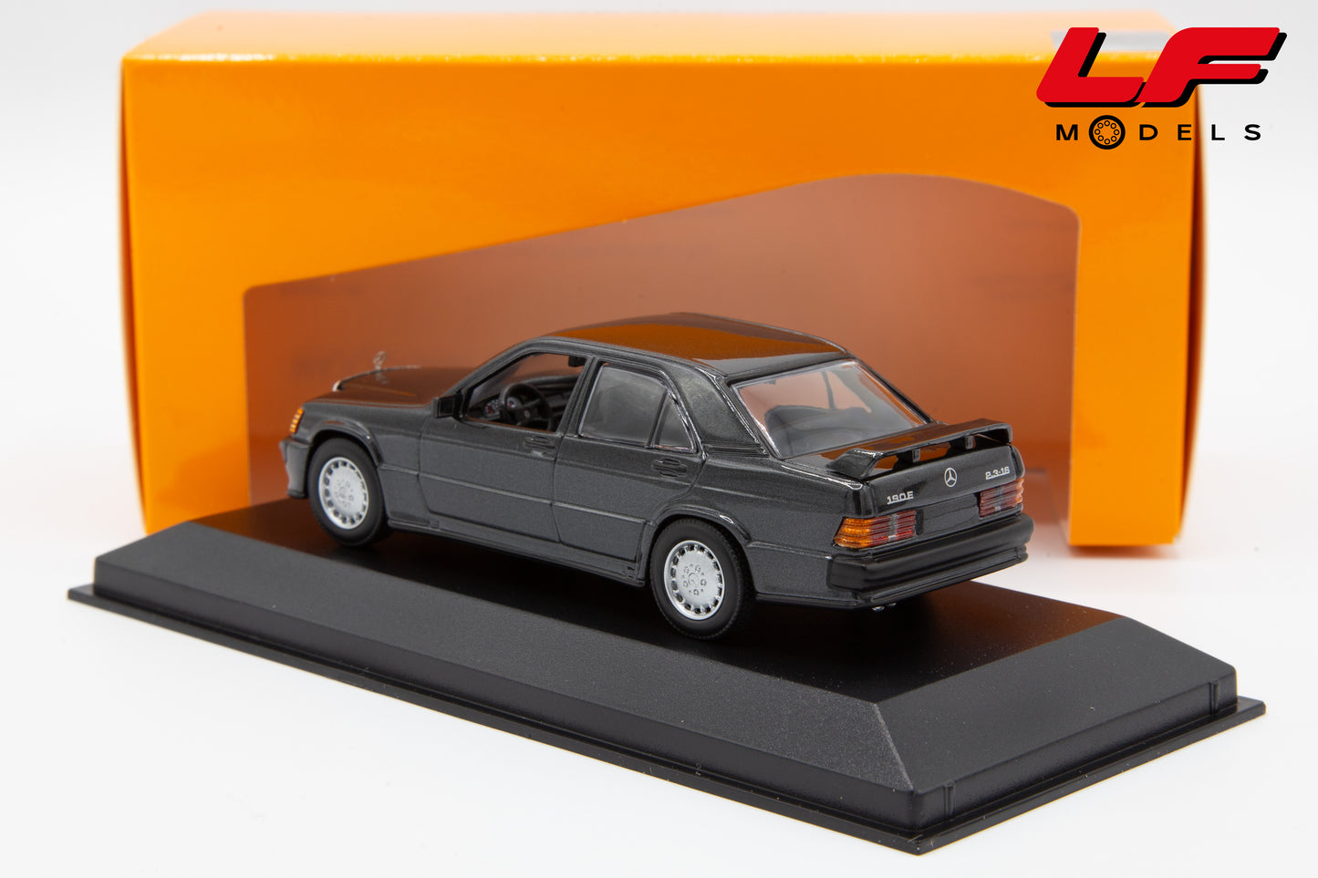modellino mercedes 190e maxichamps 1:43 posteriore