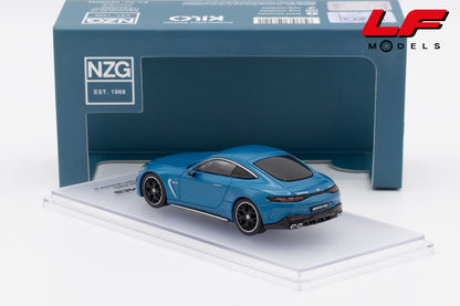 modellino mercedes amg gt63 s e performance hyper blue magno nzg 1:64 113100022 vista posteriore