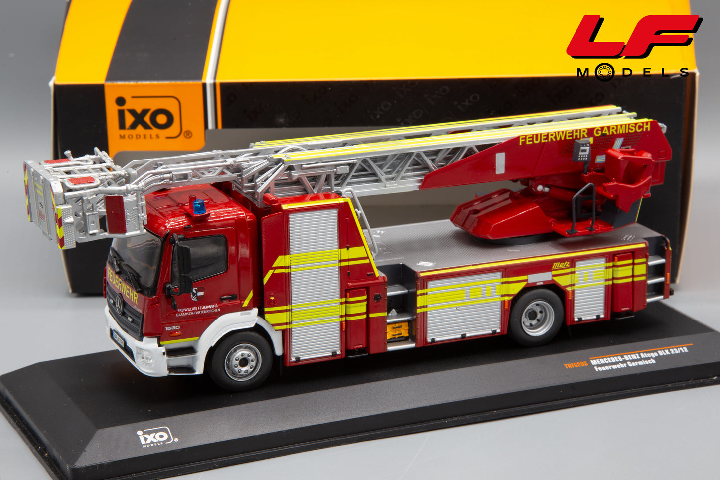 modellino mercedes atego vvf ixo 1:43 frontale