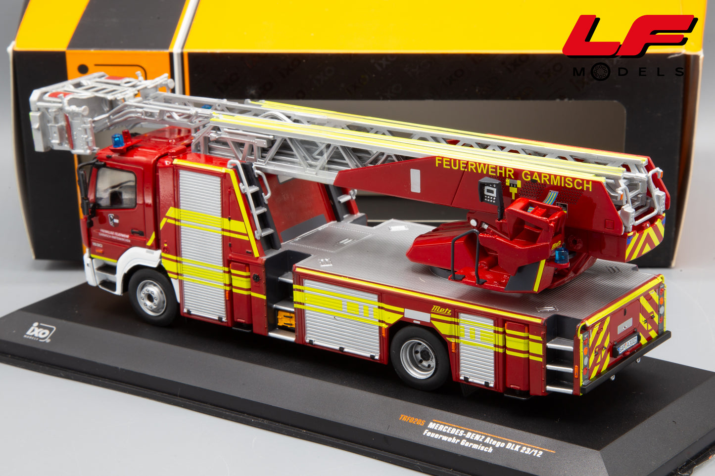 modellino mercedes atego vvf ixo 1:43 posteriore