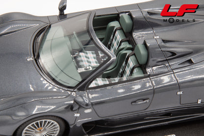 modellino mercedes clk gtr roadster gt spirit 1:18 interni