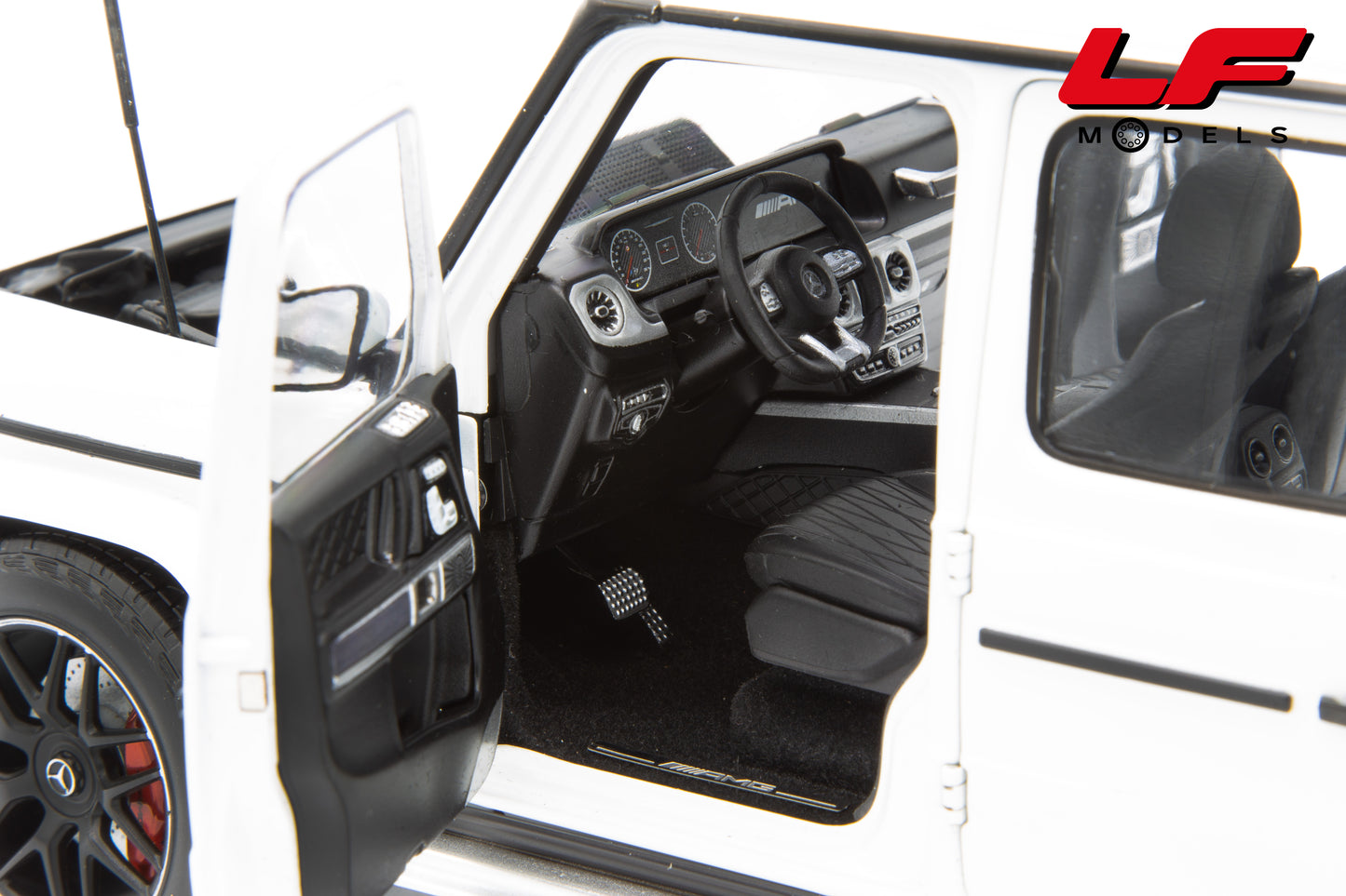 modellino mercedes g63 minichamps 1:18 interni