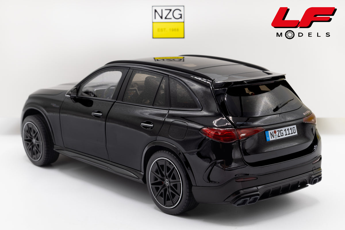 modellino mercedes glc 63 amg nero nzg 1:18 111000050 vista posteriore