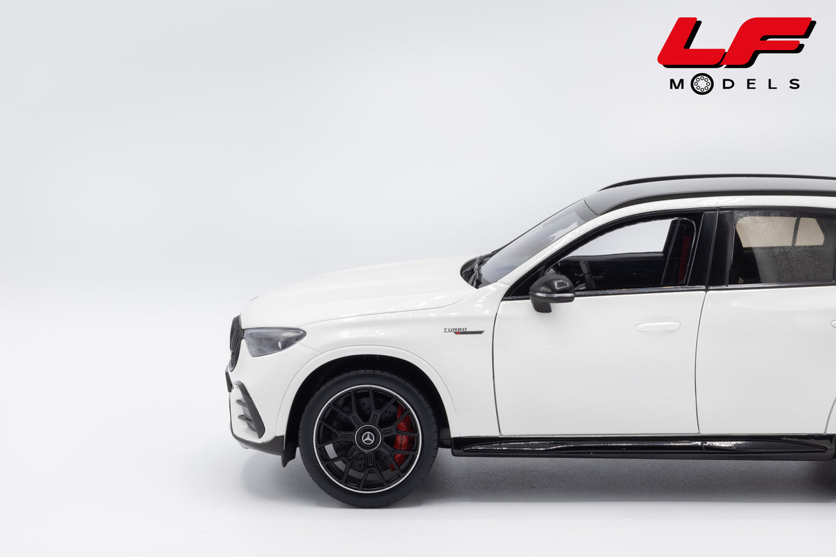 modellino mercedes glc 63 amg bianco nzg 1:18 111000040 vista cerchio