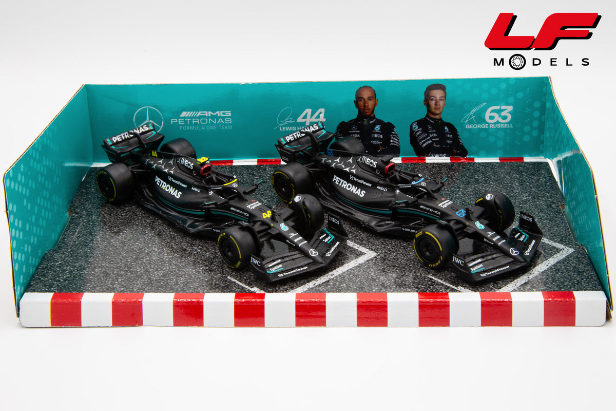 modellino mercedes fw14 set burago 1:43 18-38071-SET vista frontale