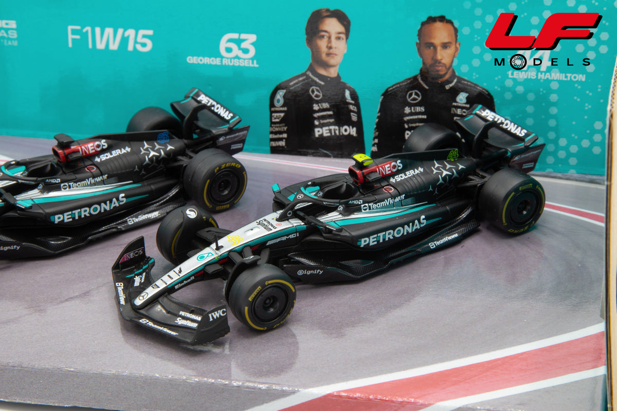 modellino mercedes fw15 lewis hamilton set burago 1:43 18-38201-SET vista frontale
