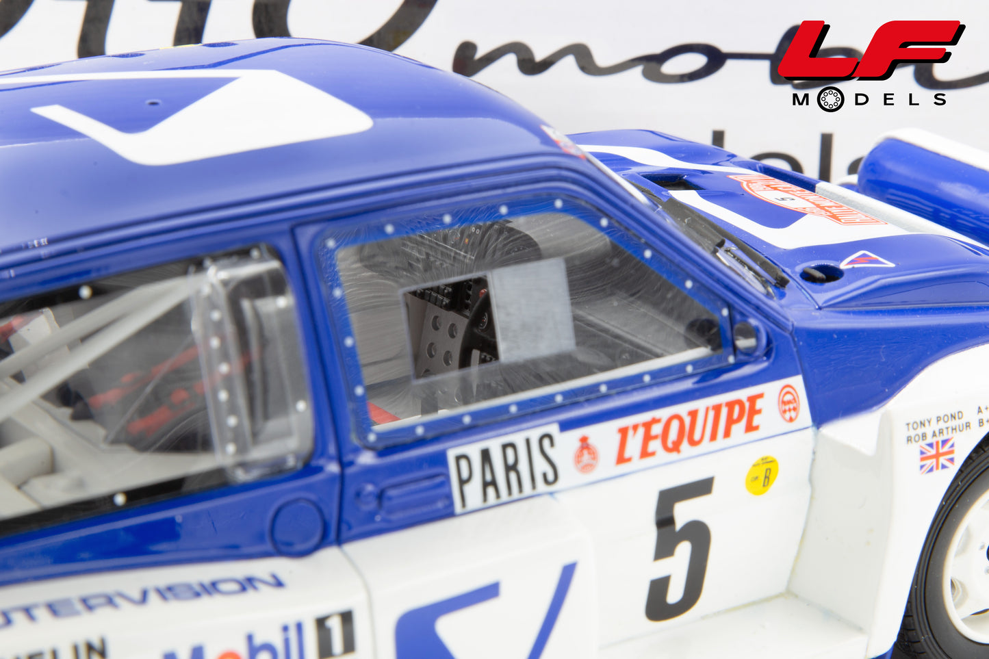 modellino mg metro 6r4 ottomobile 1:18 interni