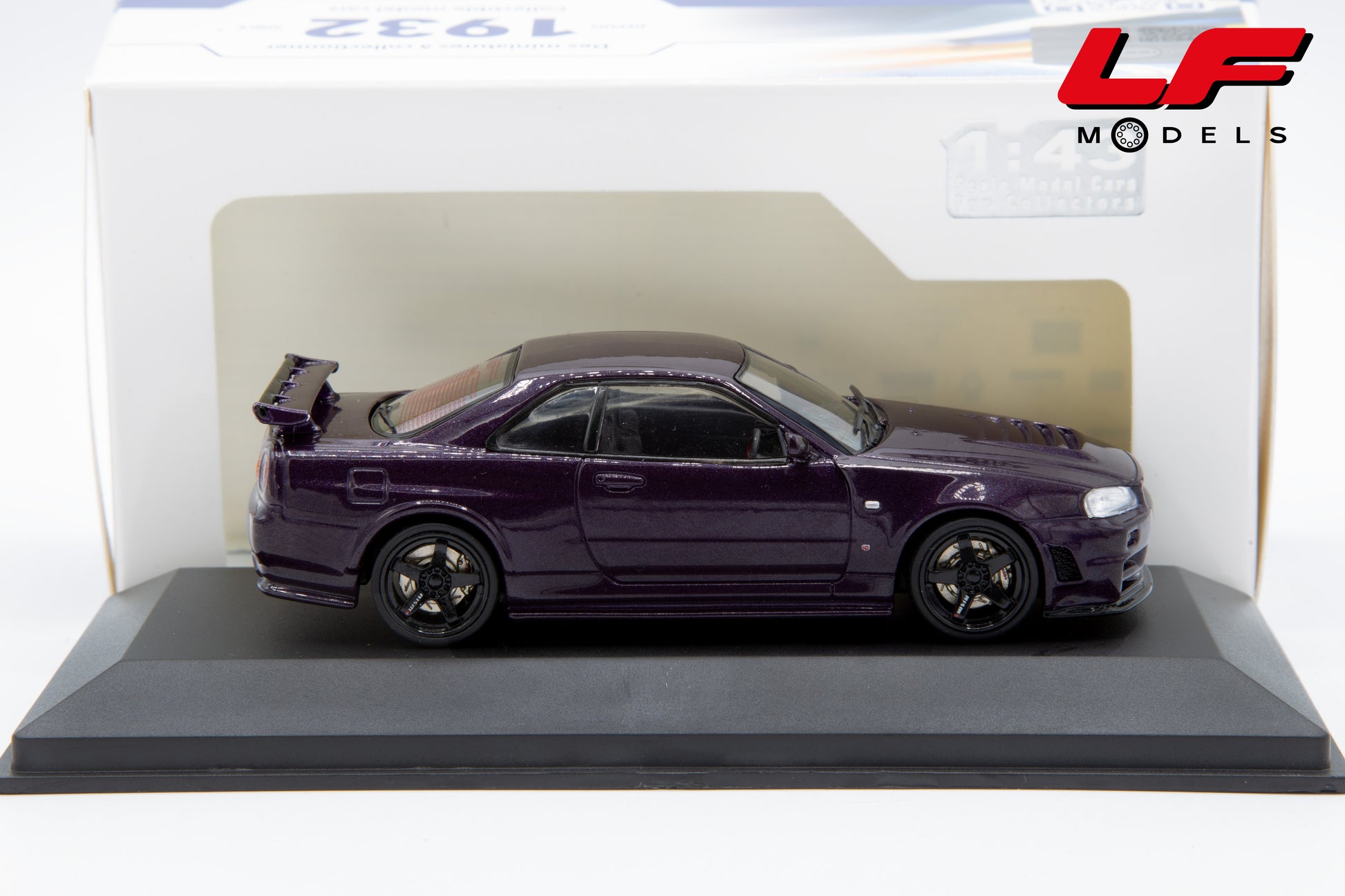modellino nissan skyline gt-r bnr34 with nismo parts midnight purple solido 1:43 4318201 vista laterale