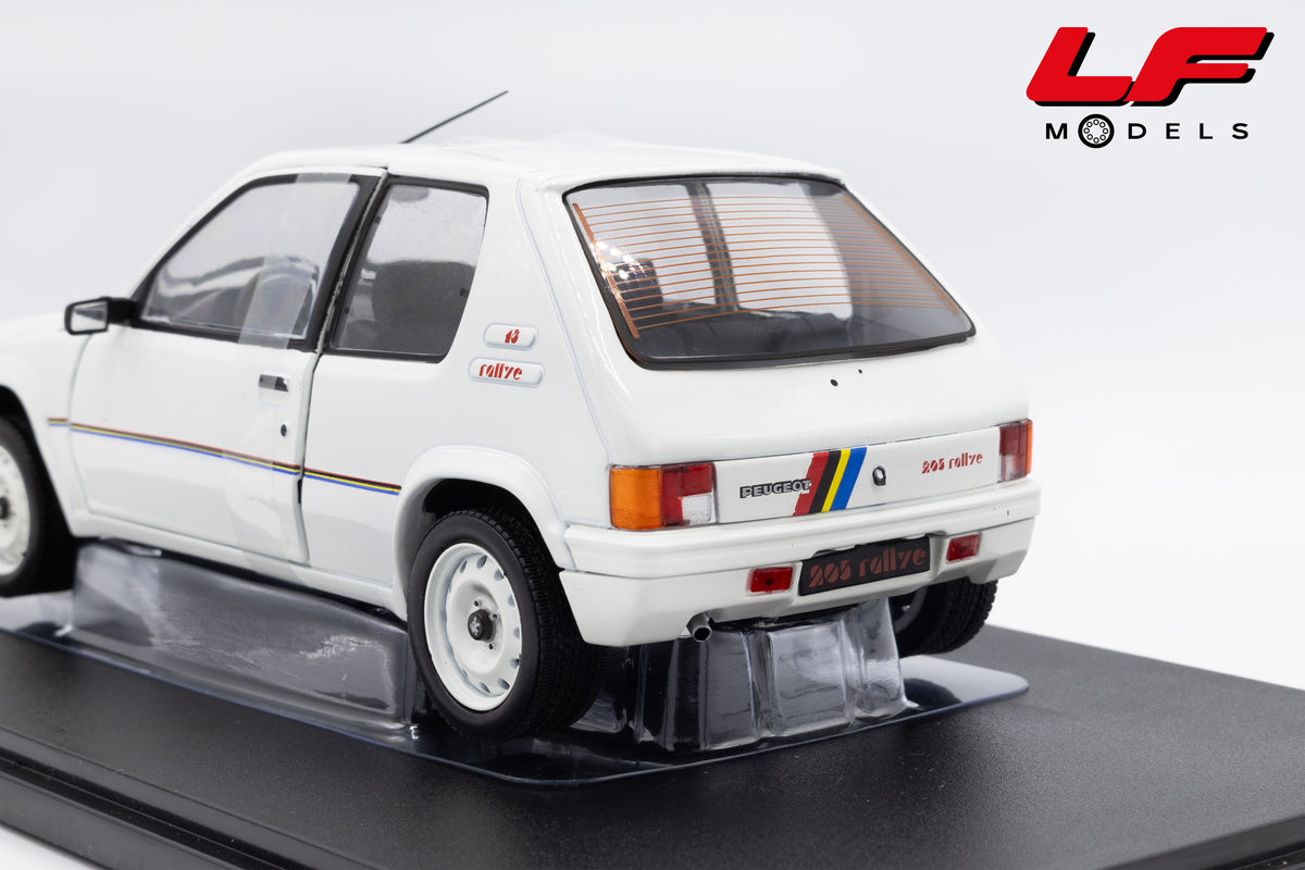 modellino peugeot 205 1.3 rally solido 1:18 1801701 vista posteriore