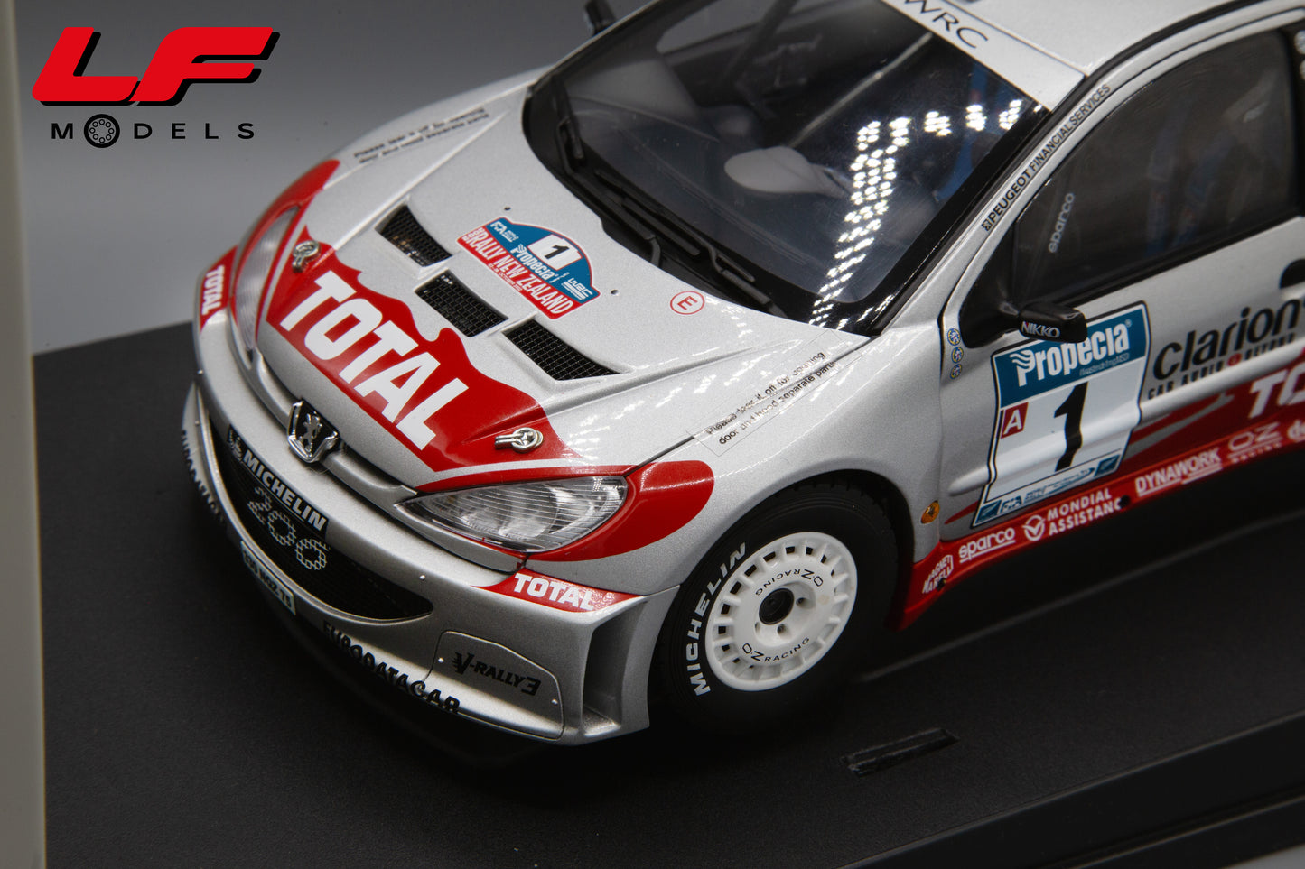 modellino peugeot 206 rally autoart 1:18 frontale