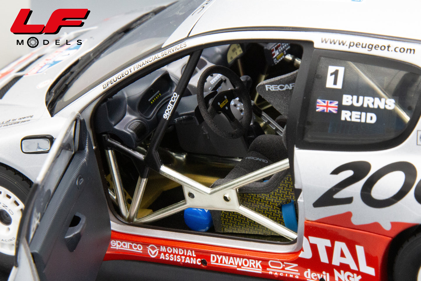modellino peugeot 206 rally autoart 1:18 interni