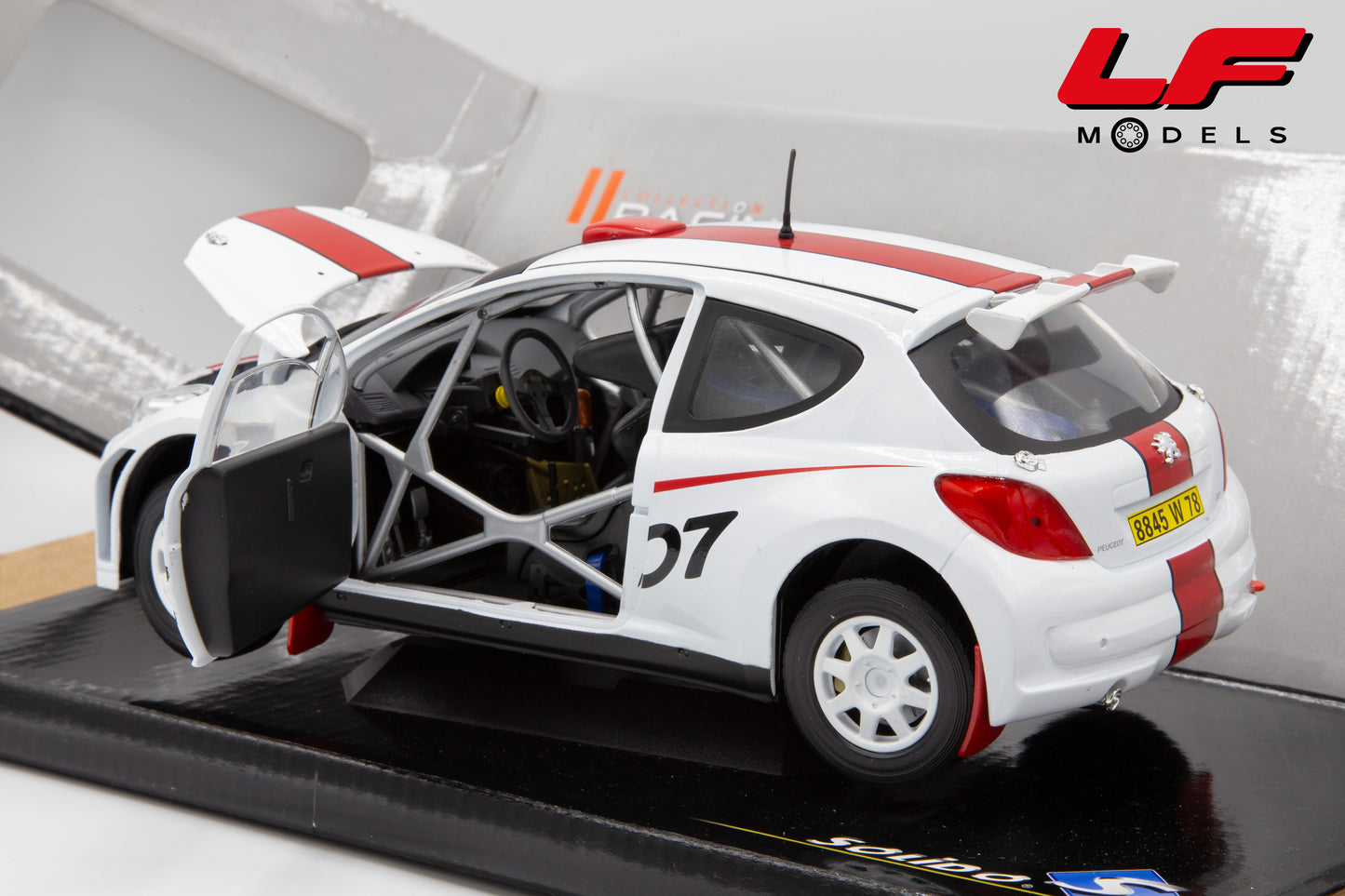 modellino peugeot 207 solido 1:18 posteriore