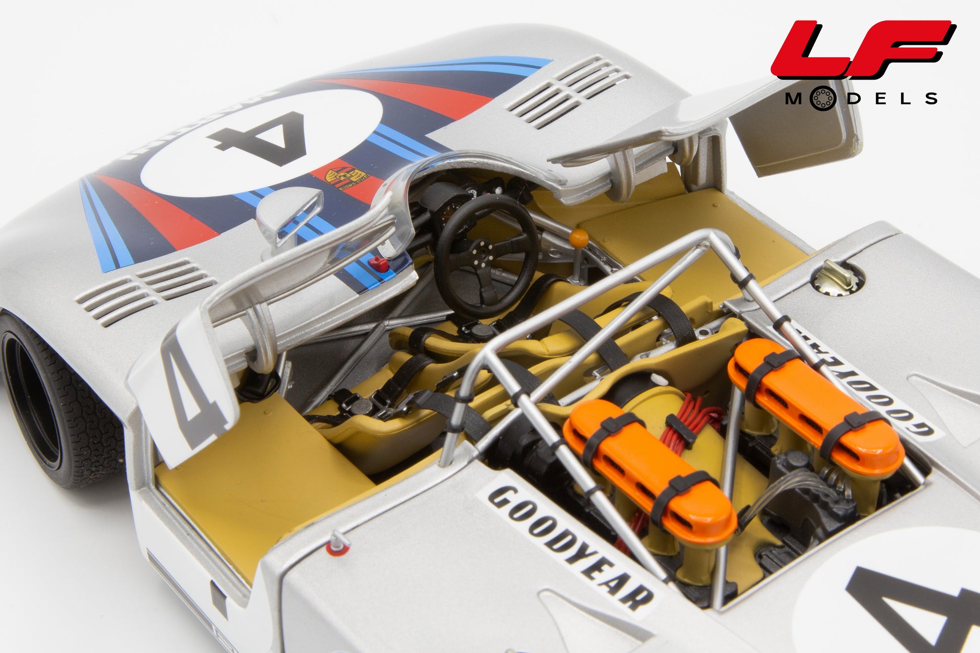 modellino porsche 908/03 autoart 1:18 interni