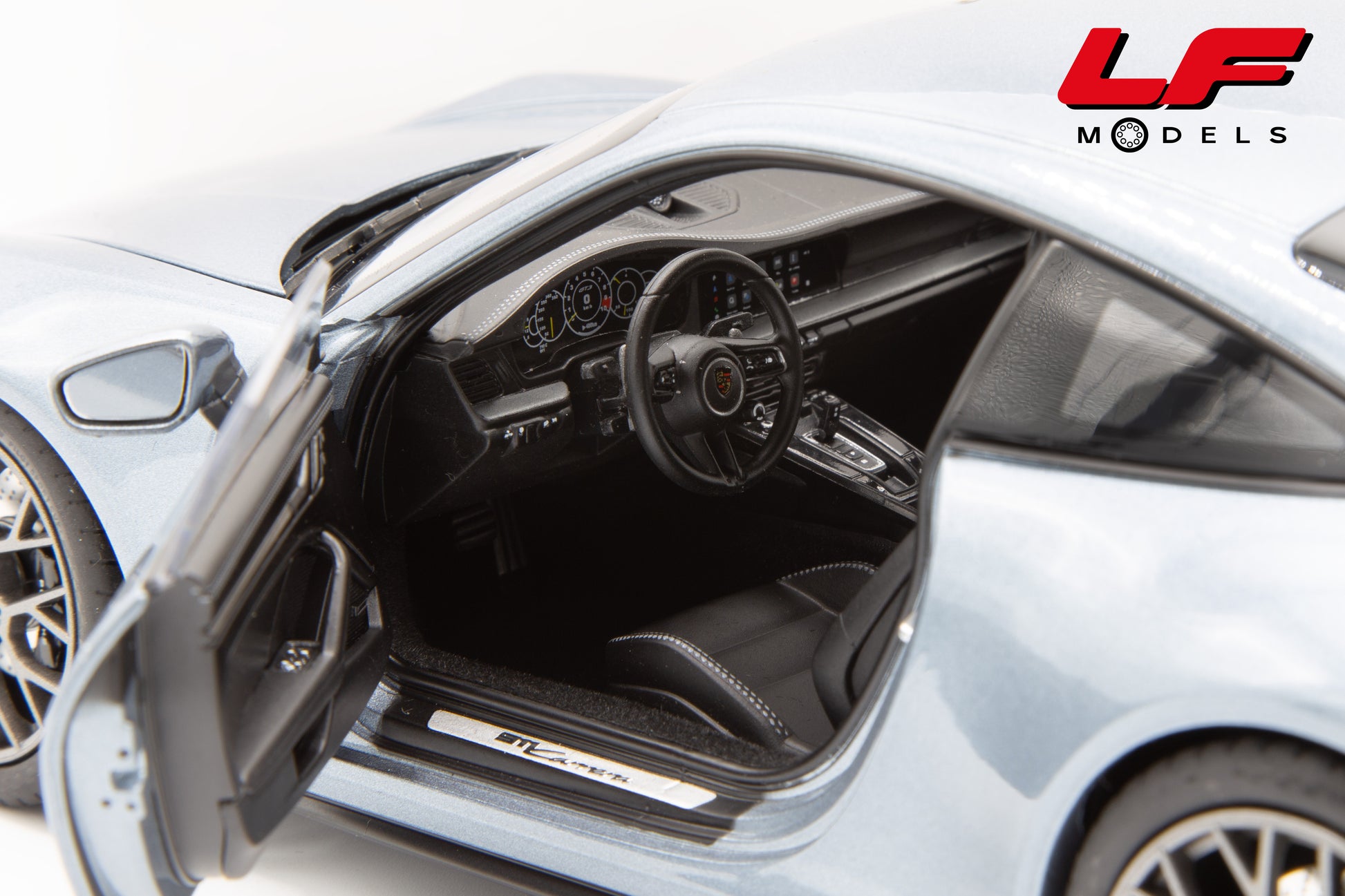 modellino porsche 911 992 norev 1:18 interni