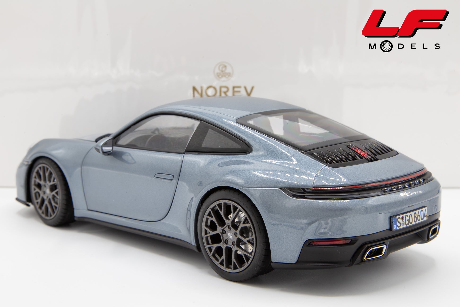 modellino porsche 911 992 norev 1:18 posteriore