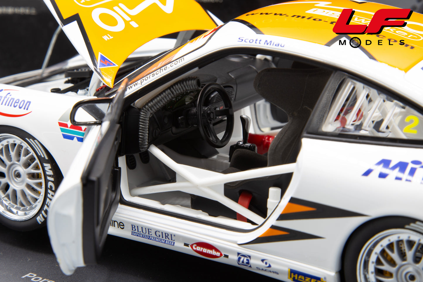 modellino porsche 911 gt3r asian cup 2004 autoart 1:18 interni