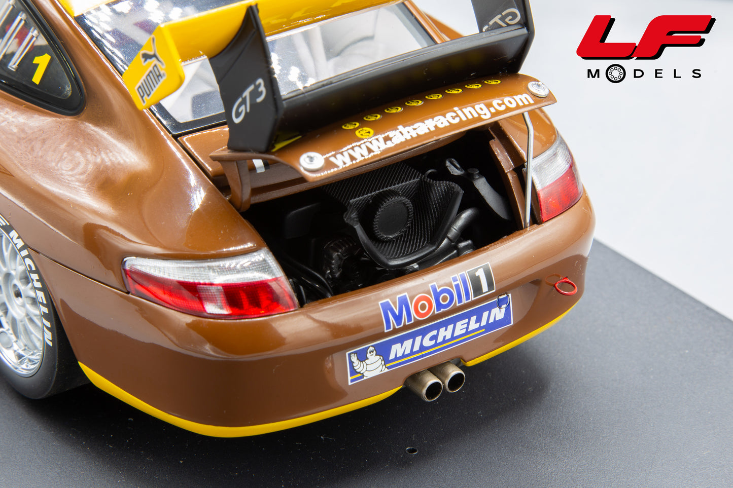 modellino porsche 911 gt3r asian cup 2004 autoart 1:18 motore