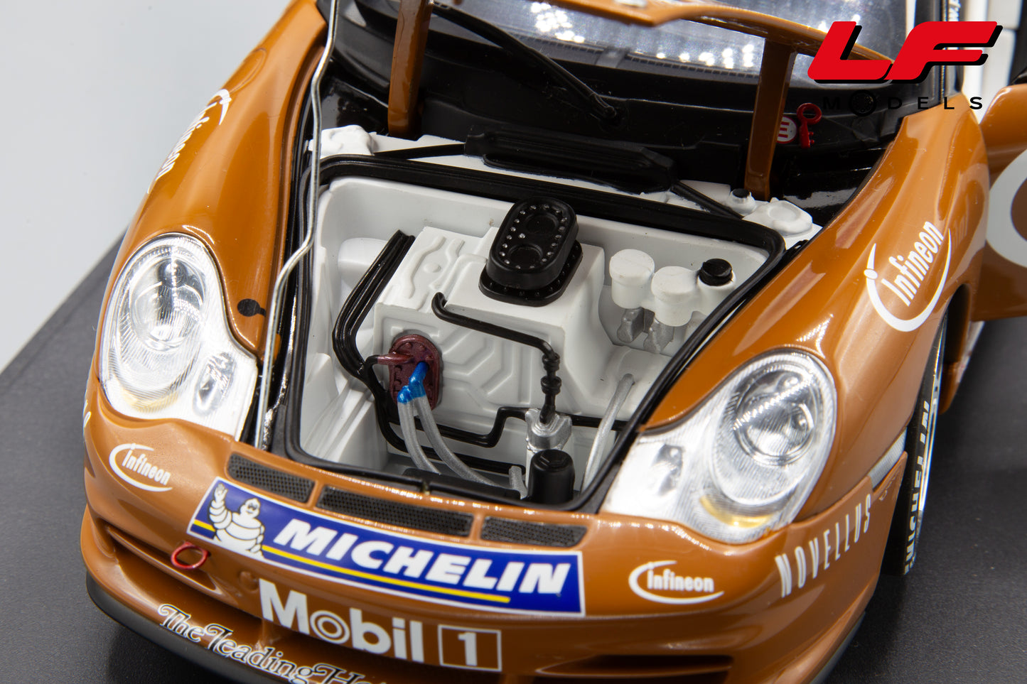 modellino porsche 911 gt3r asian cup 2004 autoart 1:18 serbatoio
