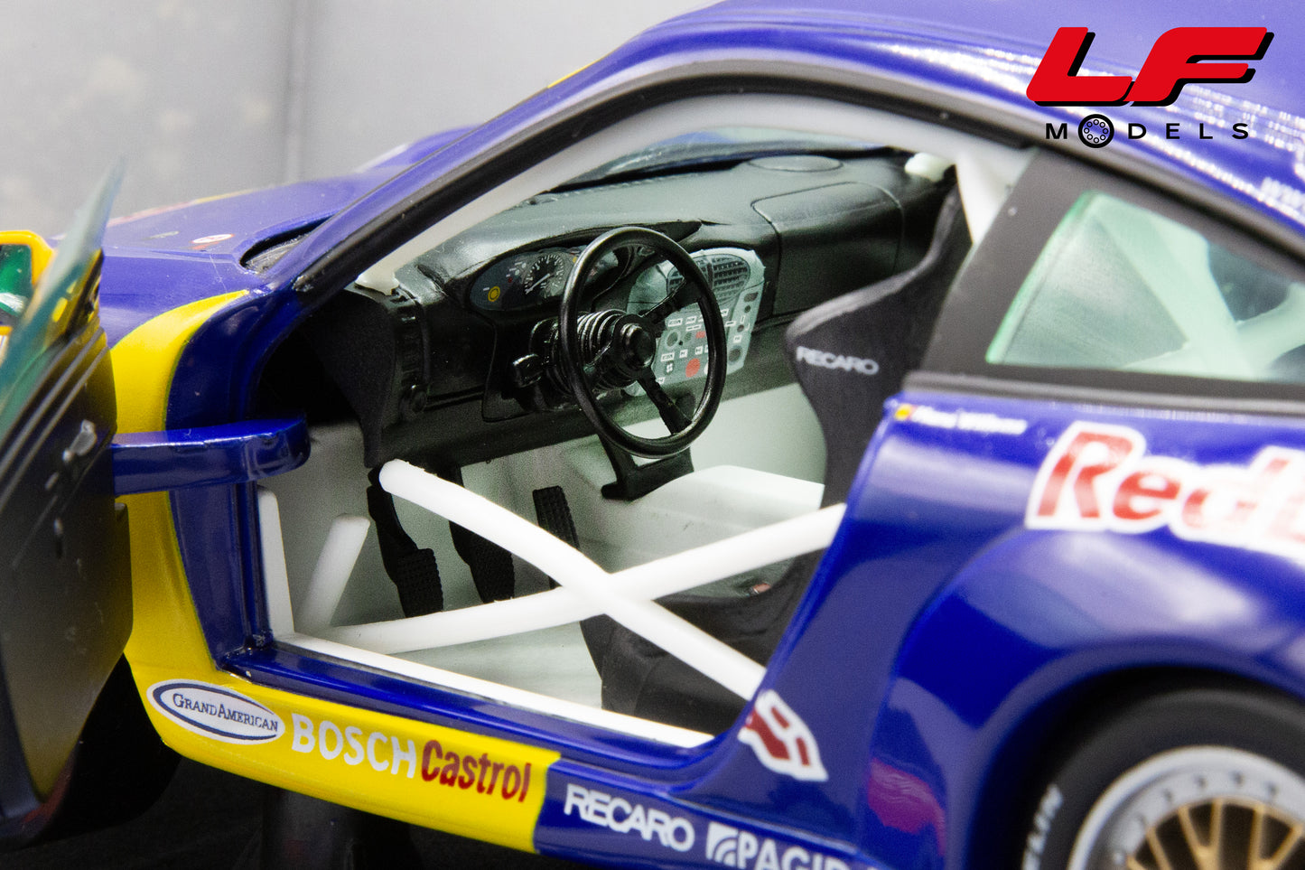 modellino porsche 911 gt3 r redbull sunstar 1:18 interni