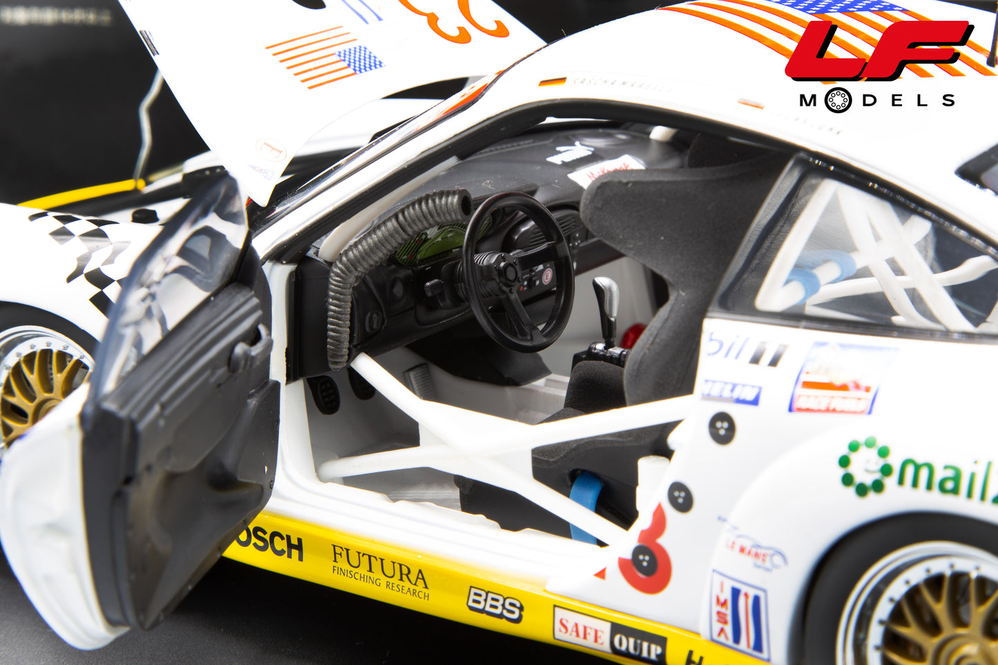 modellino porsche 911 gt3r 12h sebring autoart 1:18 interni
