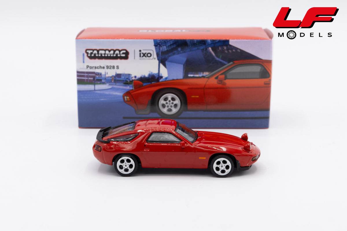 modellino porsche 928 s tarmac 1:64 T64G-083-RE vista laterale
