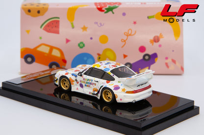 modellino porsche 911 993 rwb children day motorhelix 1:64 M62210 vista posteriore