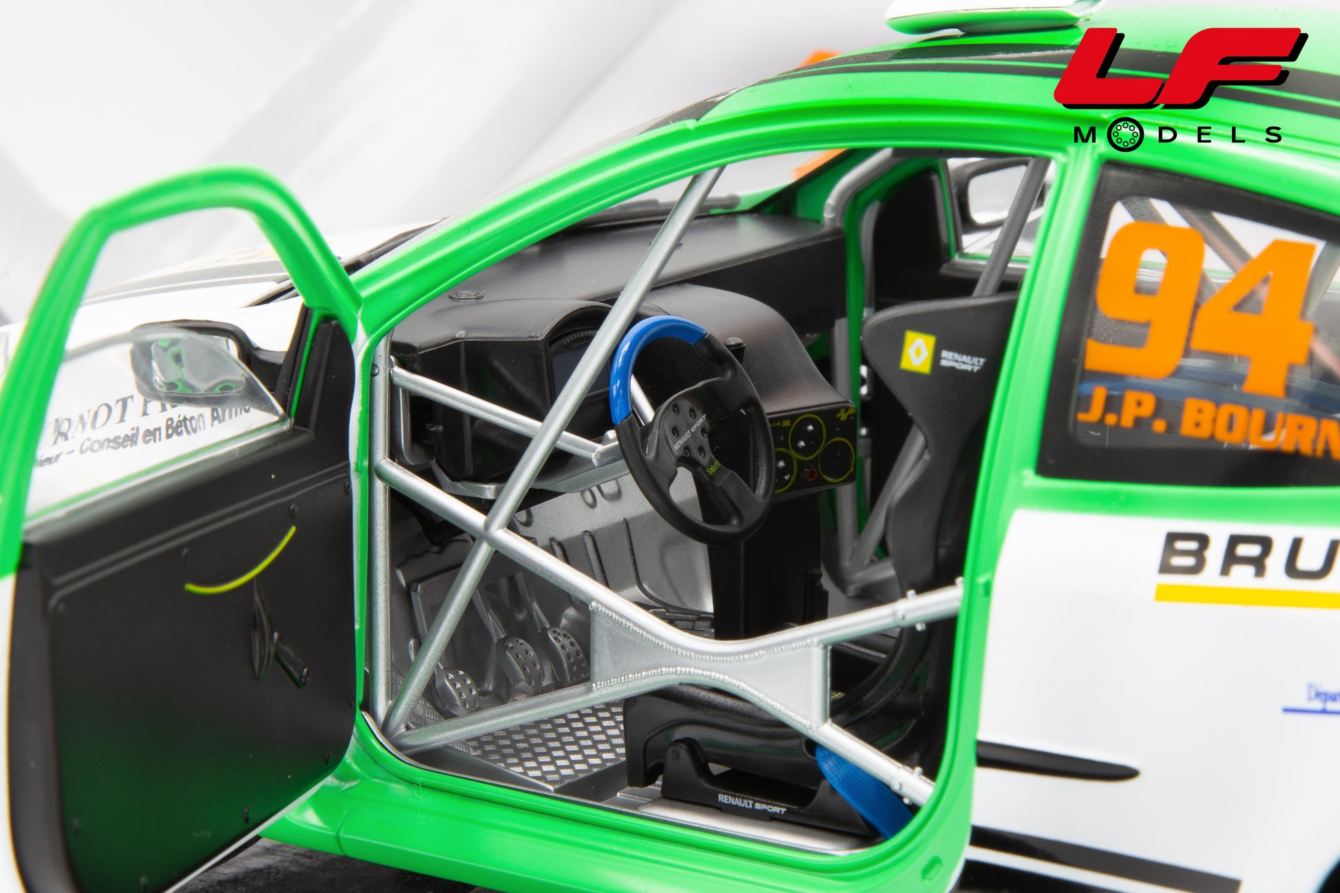 modellino renault clio solido 1:18 interni