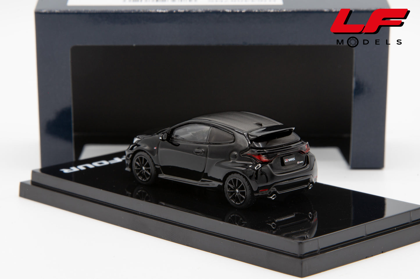 modellino toyota yaris gr nero ignition-model 1:64 HJ641087BK vista posteriore