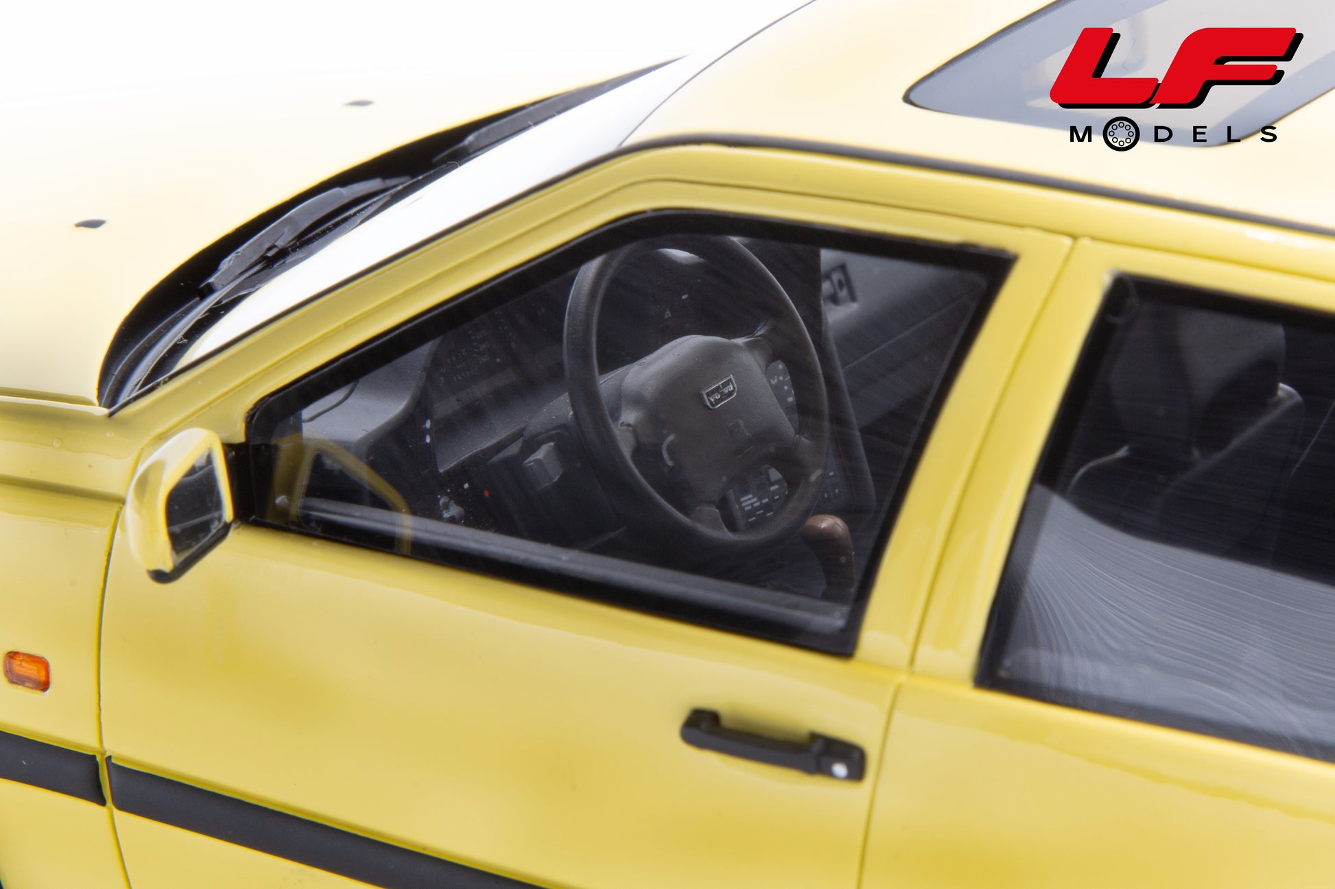 modellino volvo 850 t-5r ottomobile 1:18 interni