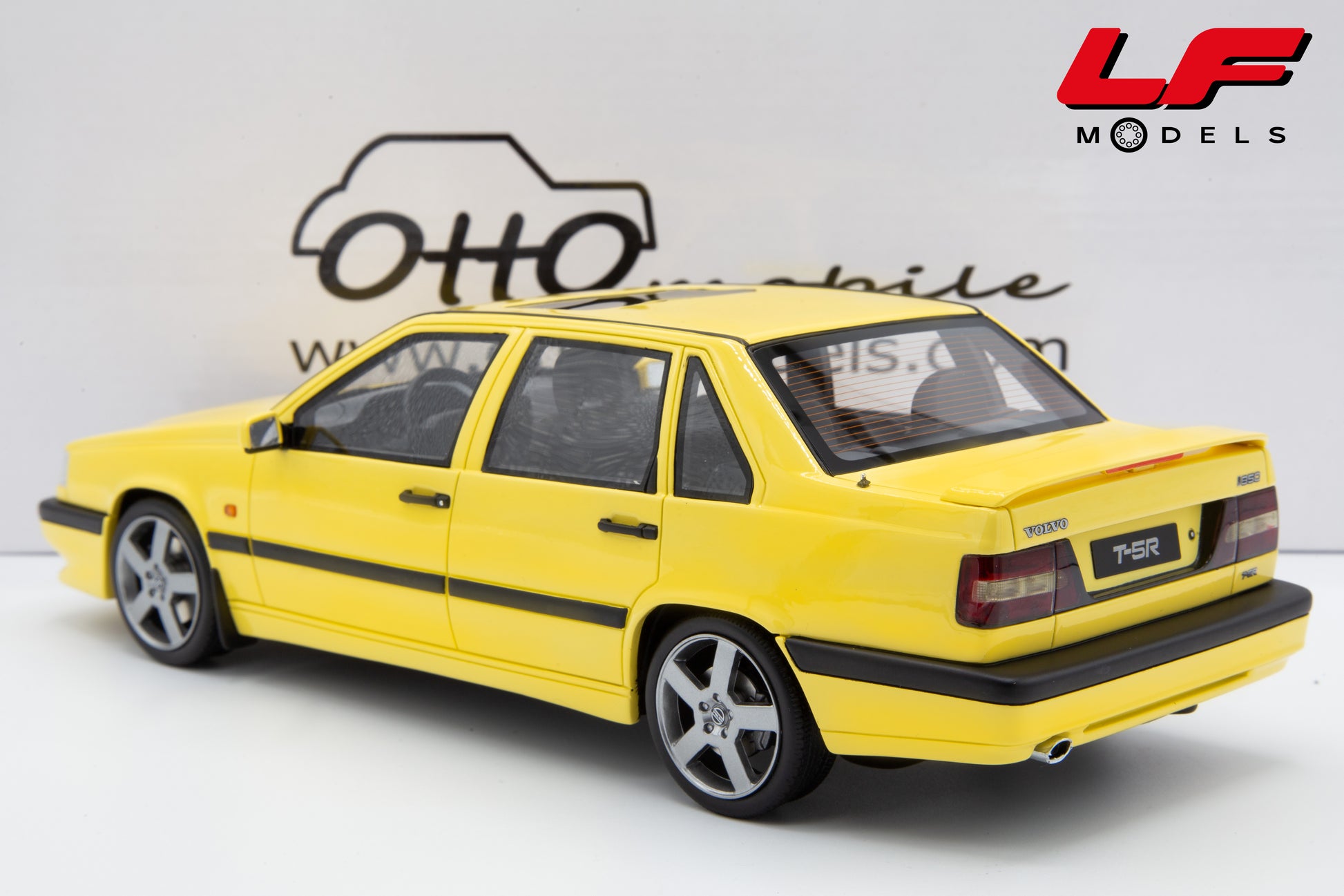modellino volvo 850 t-5r ottomobile 1:18 posteriore